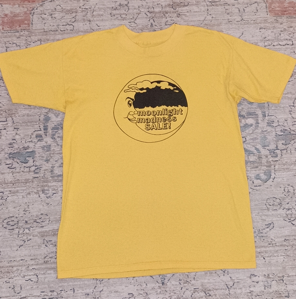 JBWhite Moonlight Madness Sale Vintage Employee yellow Black T-shirt Medium